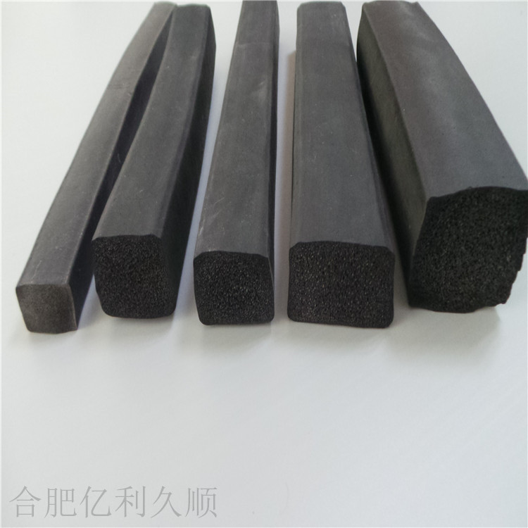 環(huán)衛(wèi)垃圾箱橡膠發(fā)泡防塵密封條 守護(hù)清潔與溫度的無(wú)聲衛(wèi)士